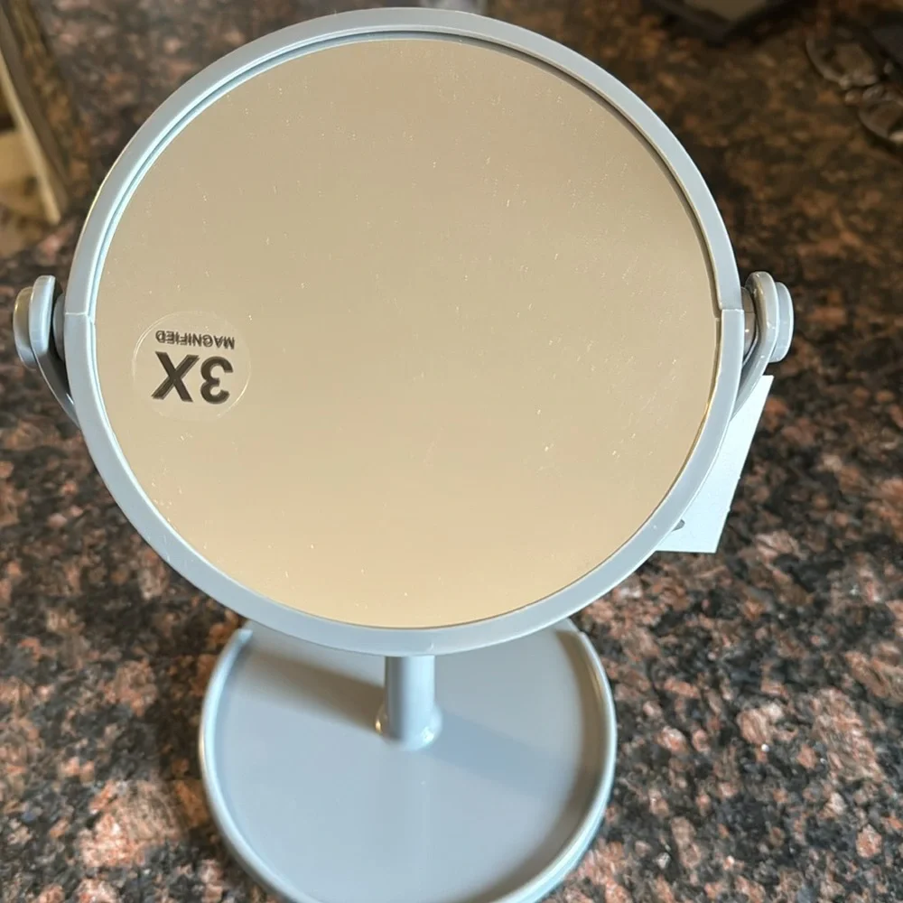 Dual-sided mirror with 3x magnification hard plastic stand 2 in white 2 in gray